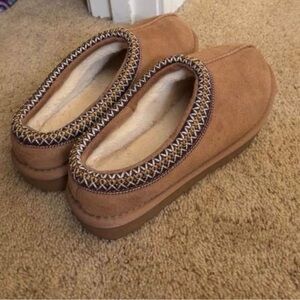 Amazon Tan Women's Slippers with Patterned Trim